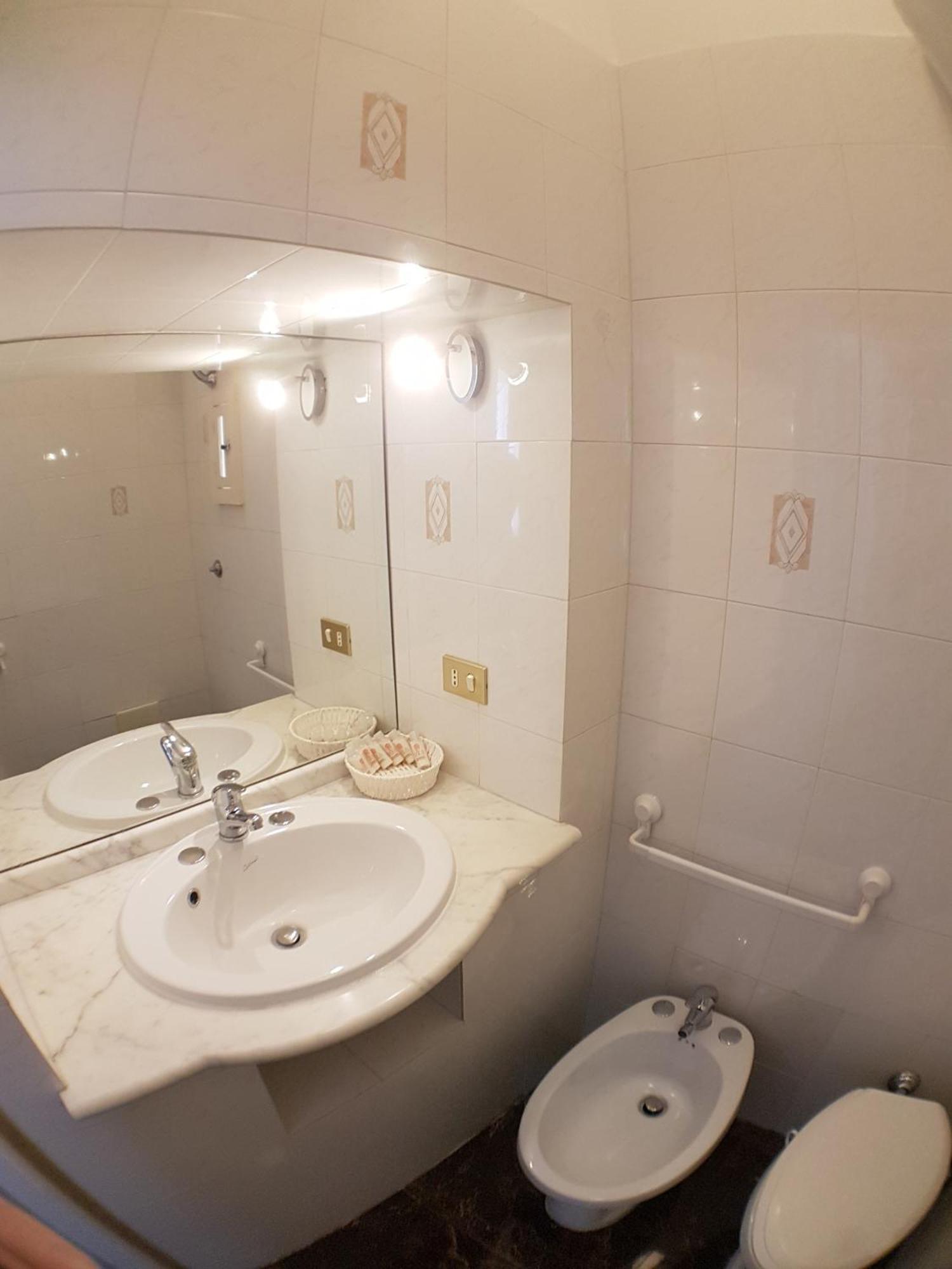 B&B Montebello Trani Eksteriør bilde